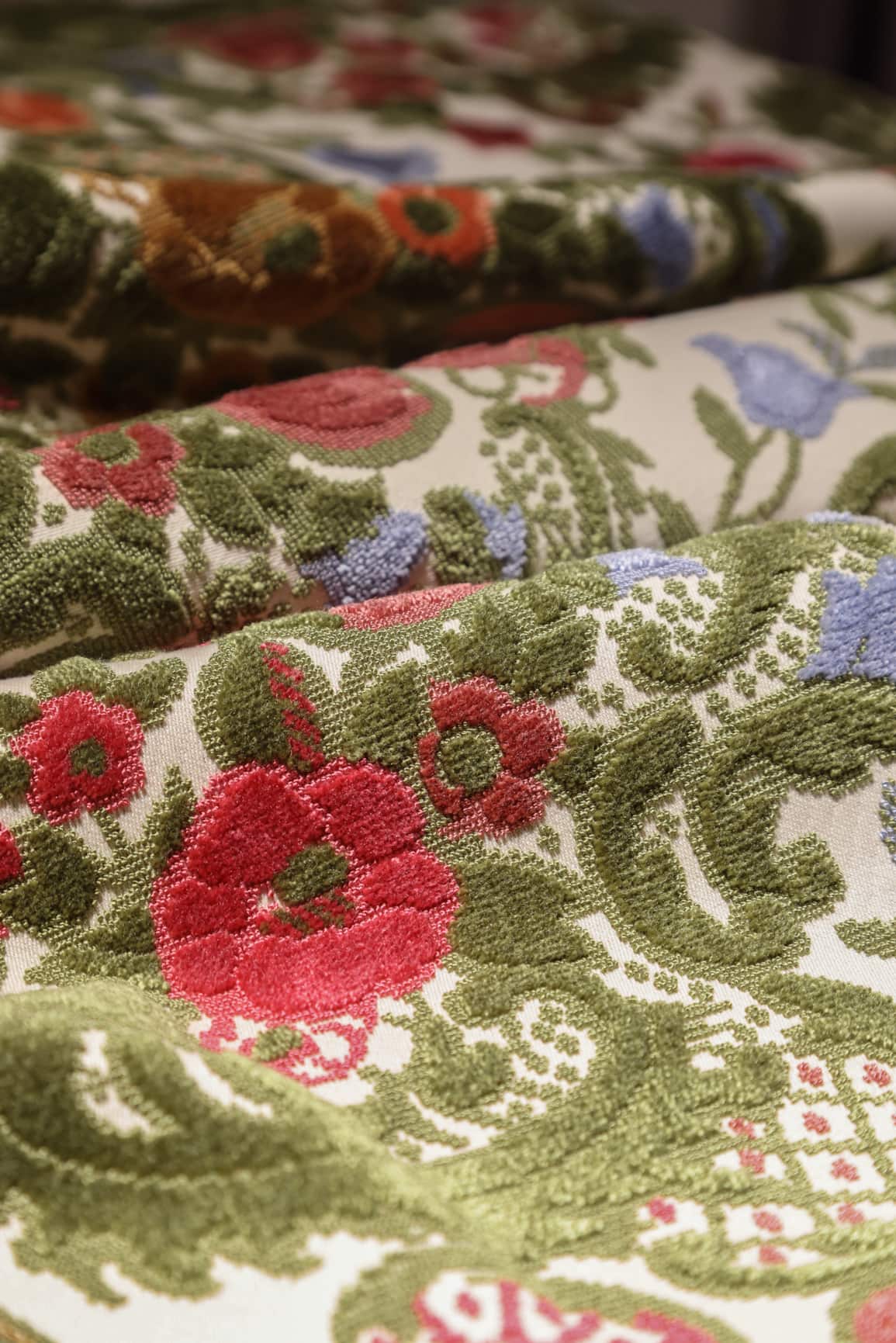 JBL Jacquard Velvet سفارشی سازی نمونه رایگان گل های رنگارنگ پارچه لوکس منسوجات خانگی برای مبل